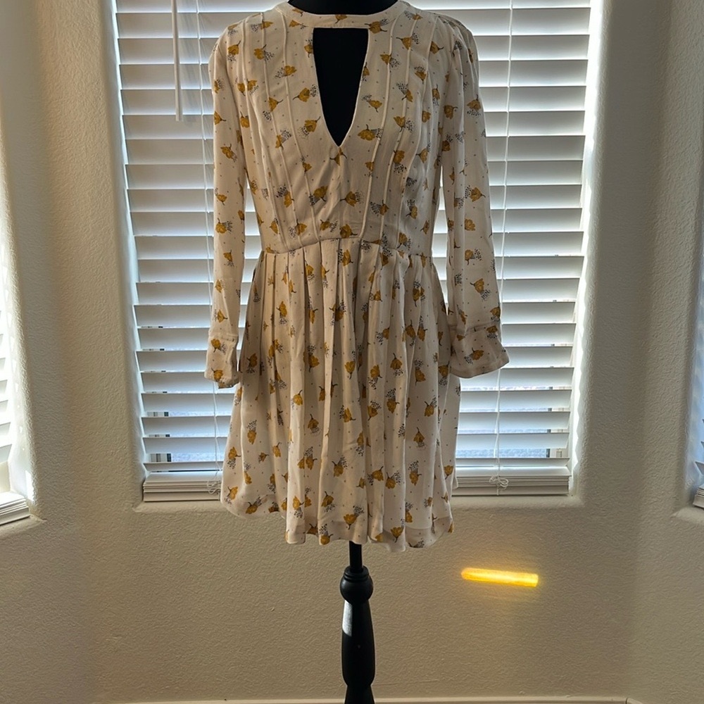 Free People Floral White Dress  Size 4 NWT